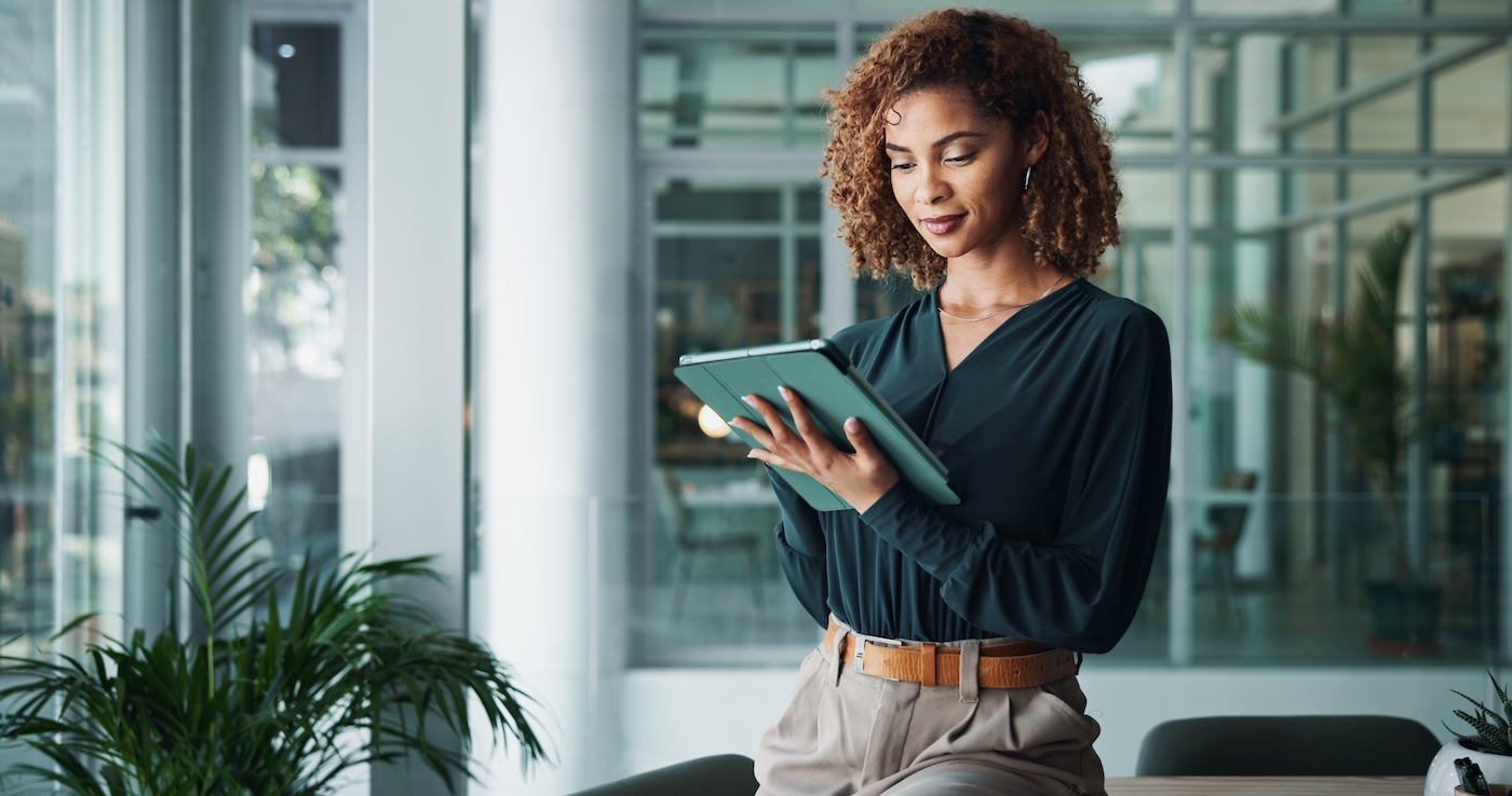 Tablet, creative woman and hands with communication, research or reading news for publishing in startup office. Digital technology, manager and planning business project, review and problem solving. SSUCv3H4sIAAAAAAAAA21Sy27DMAz7F597SJq1aPsrwzAottoYta3AVrYFRf99slxgzxspiCLp5GZGKN6a0834EJbCGdhTMqduYzImh1nhWx72nSJ0nil7CMpGYDsliGhOpkxE/HrYdfv9zmwMeNm4b0xh4KVgEQthFhgvolf+5S1juSCqsowVyGb37/xeYwUEPfhsDof++IRu7AbZ6fBwPJ6PPQzmZWOu74w5PmxhcZ4anLO3Pl0aIZ5qQ00m5SlW0zItLFqh9lp5q5yIkddZmvYS52wlQlriWOWmH/a7p2231Xx1sbTUTto+8usrTF6O5rUZ6n3vHgmXORA4riENOBrxYV/NfuSRgcsIsbCPLQwEiKsiXBGjokiF54mYitIV1uhtJiUzJbdTZCnQkkf6aHNI9Tmi9IXmgzMV//3O6C8aQ0ftRPCzQwj1HdS3/j7yhSImbhoL6Zem/B312yGfBd3vn0rFVouSAgAA